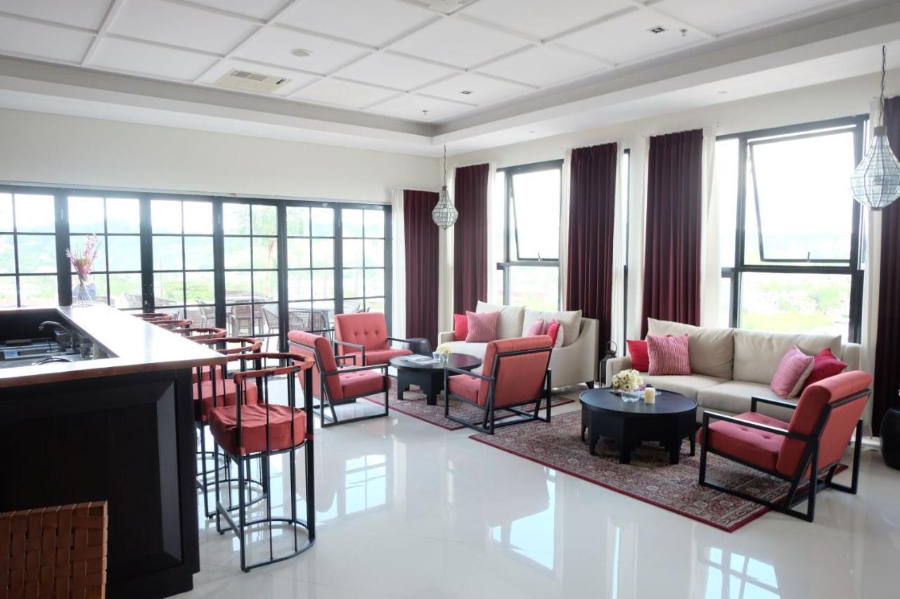 M Hotel Sorong Exterior photo